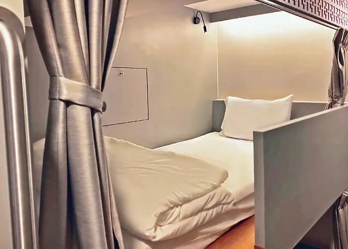 Capzule Bed Phuket Hostel