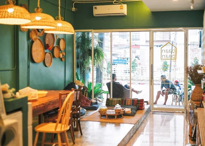 บ้านบ้าน โฮสเทล Phuket